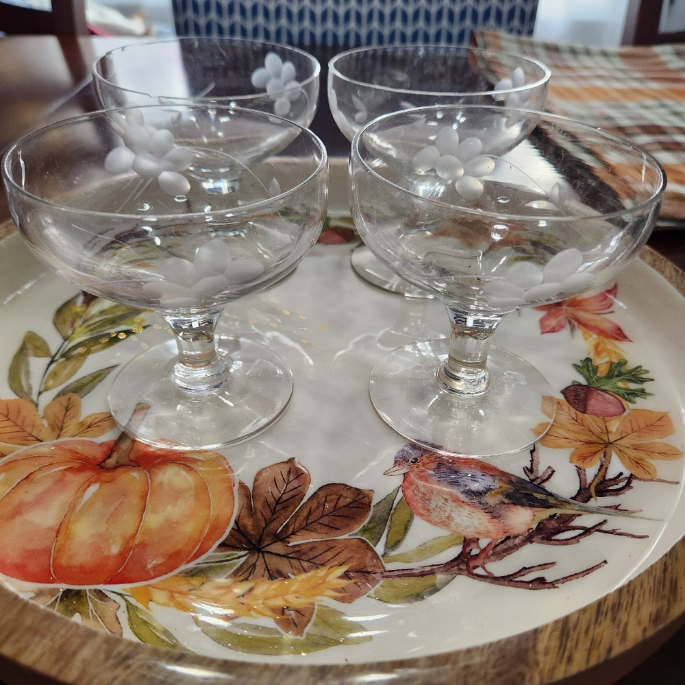 Set of 4 etched glass champagne glasses